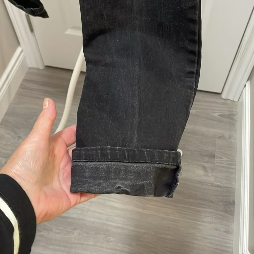 Black Slim Levi’s - Picture 4 of 5